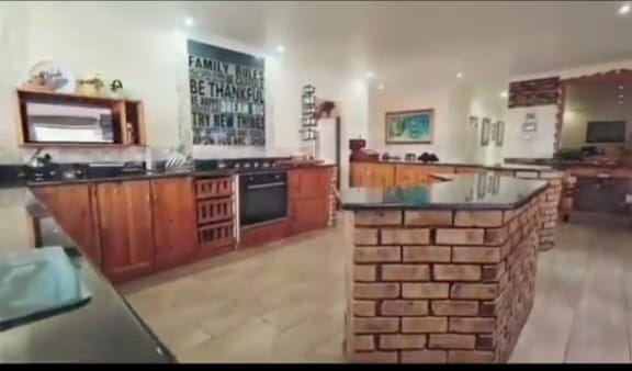 To Let 4 Bedroom Property for Rent in Winterstrand Eastern Cape